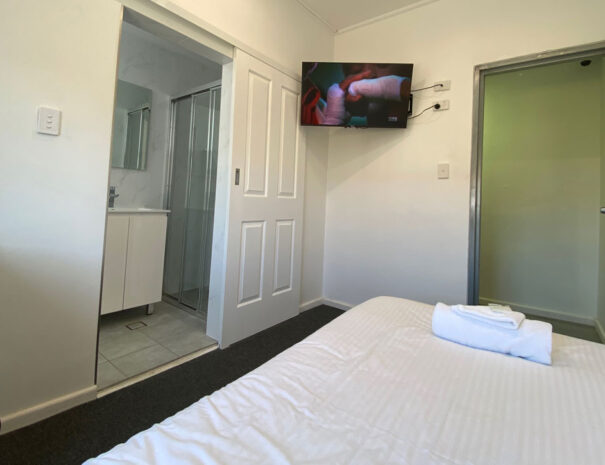 central-motel-mudgee-new-south-wales-town-australia-accommodation-room-bathroom